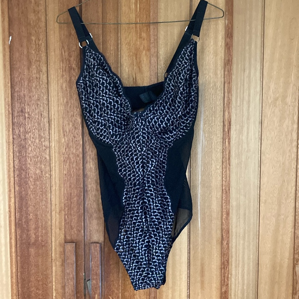 Bravissimo ARYA Bodysuit, size 32HH (US 32L)